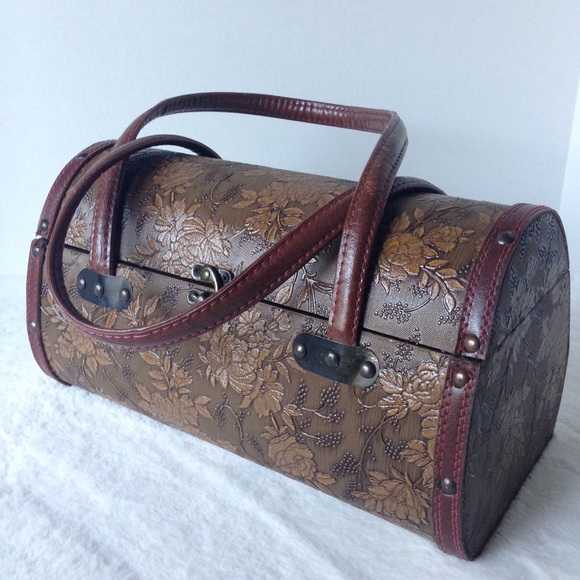Handbags - EUC Unique Art Deco Large Wooden Bag